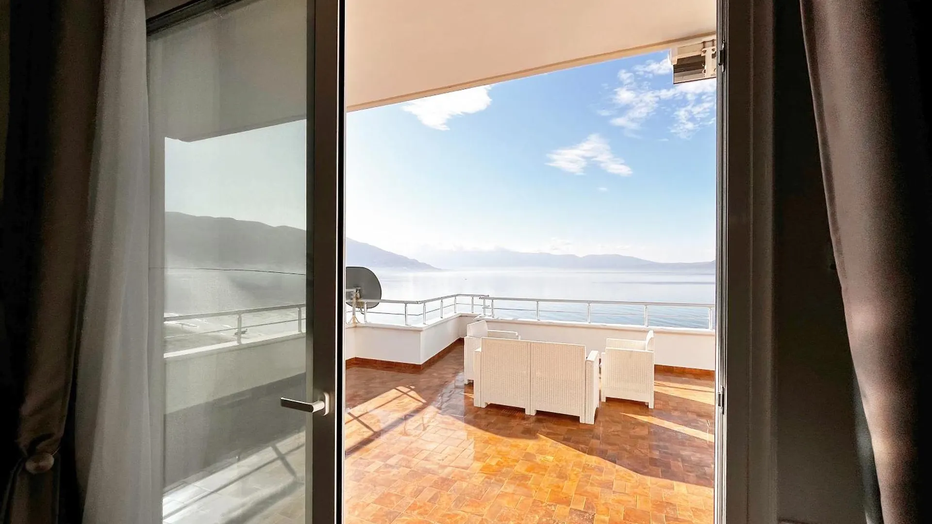 Sky & Sea Viewing Apartment Vlorë