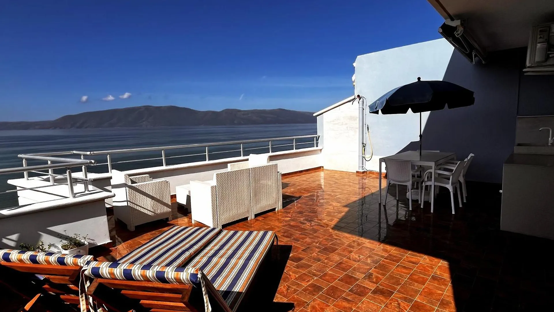 Sky & Sea Viewing Apartment Vlorë
