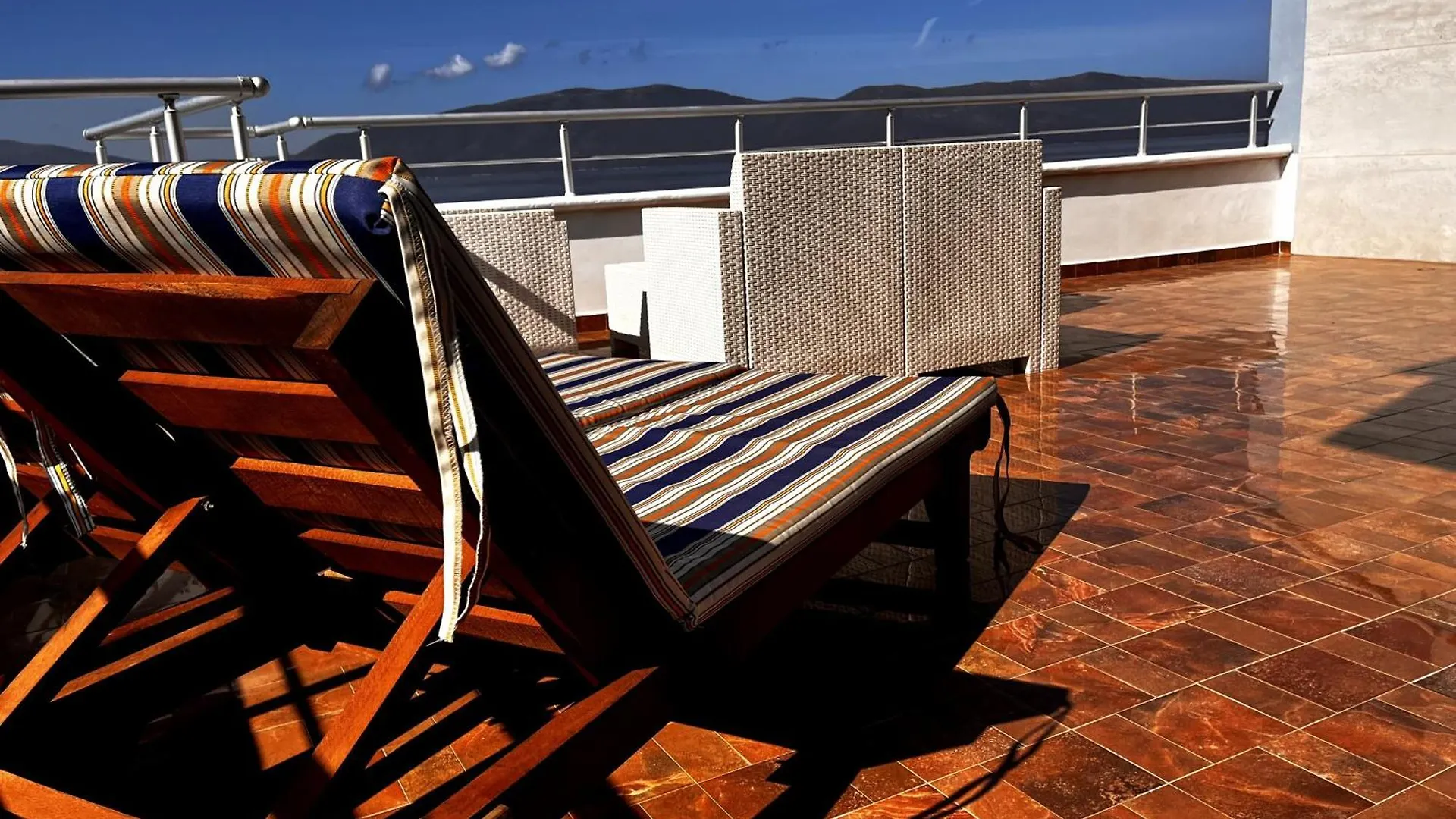 Sky & Sea Viewing Apartment Vlorë