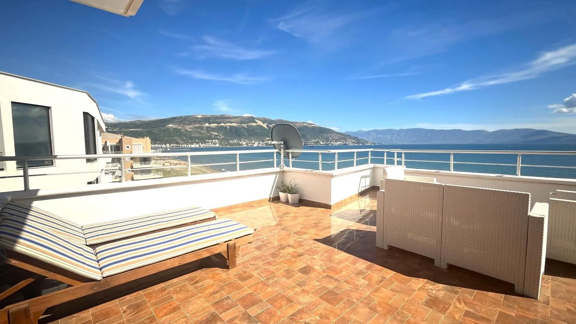 Sky & Sea Viewing Apartment Vlorë Albania