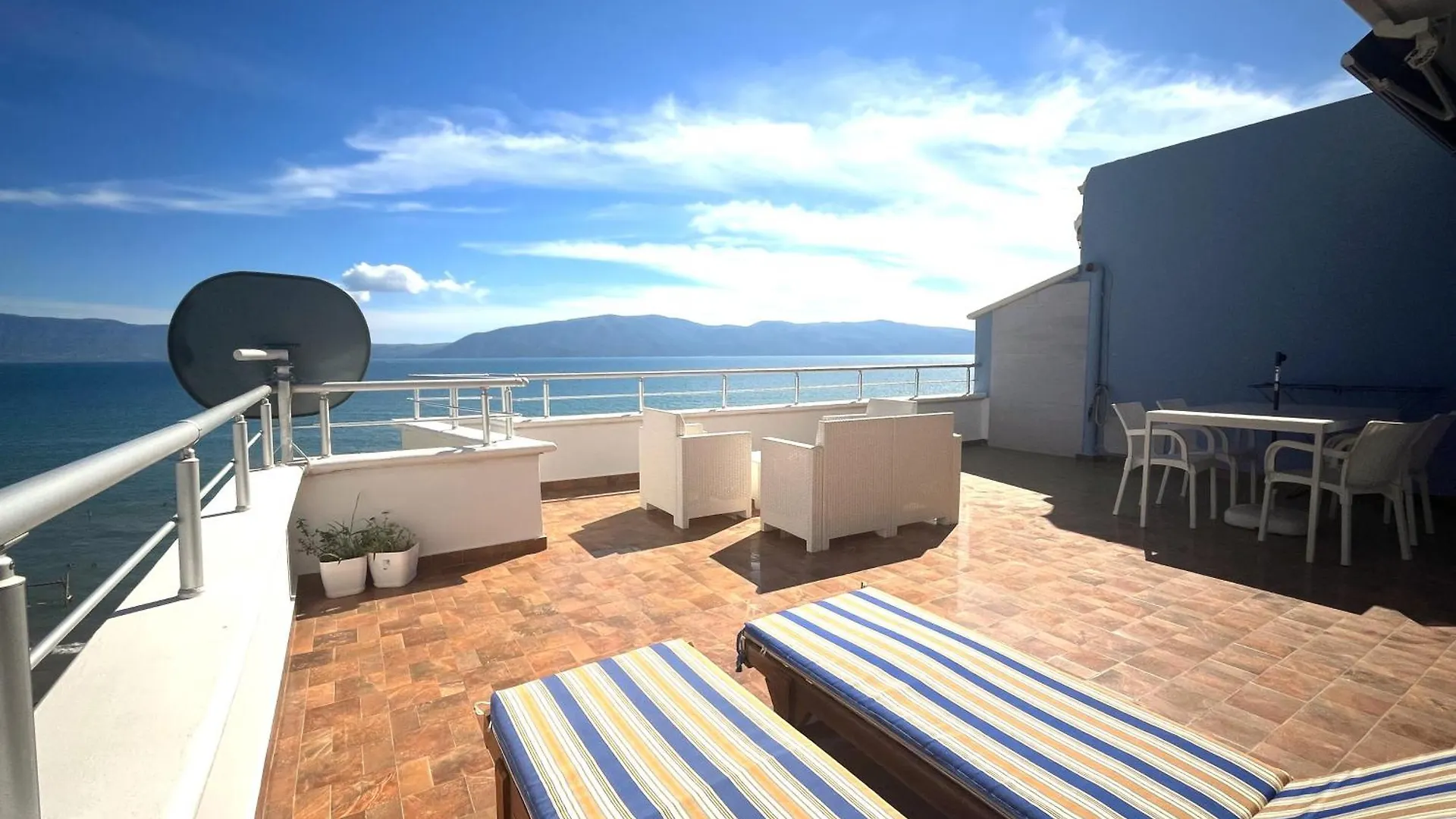 Sky & Sea Viewing Apartment Vlorë