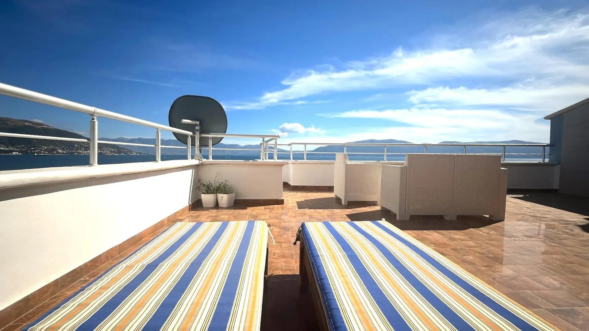 Sky & Sea Viewing Apartment Vlorë Albania